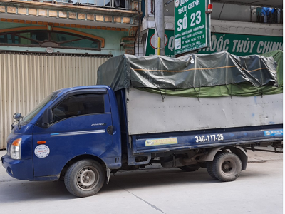 Xe tải chở hàng ở Ấp Đồn Yên Phong